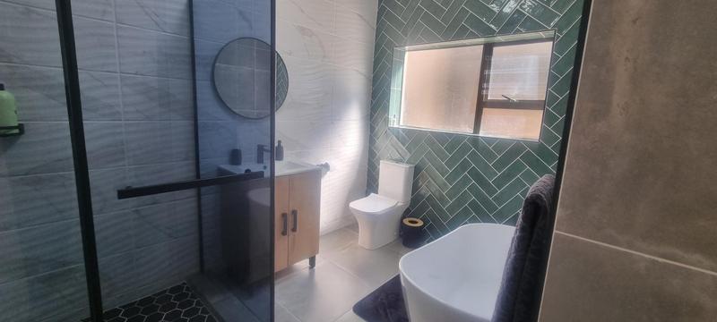 6 Bedroom Property for Sale in Outeniqua Strand Western Cape